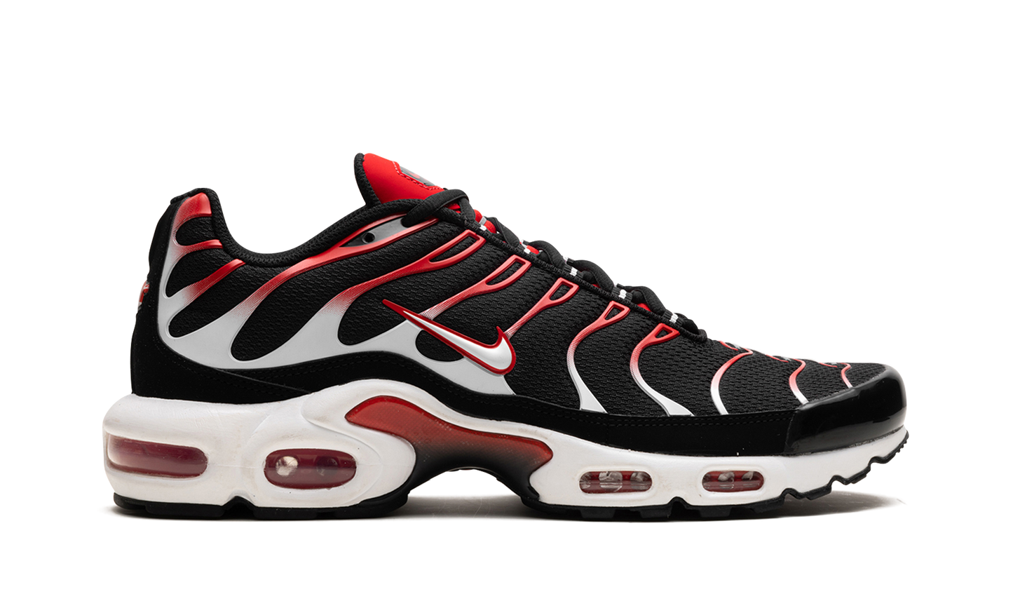 Air Max Plus "Black White University Red" DM0032 004
